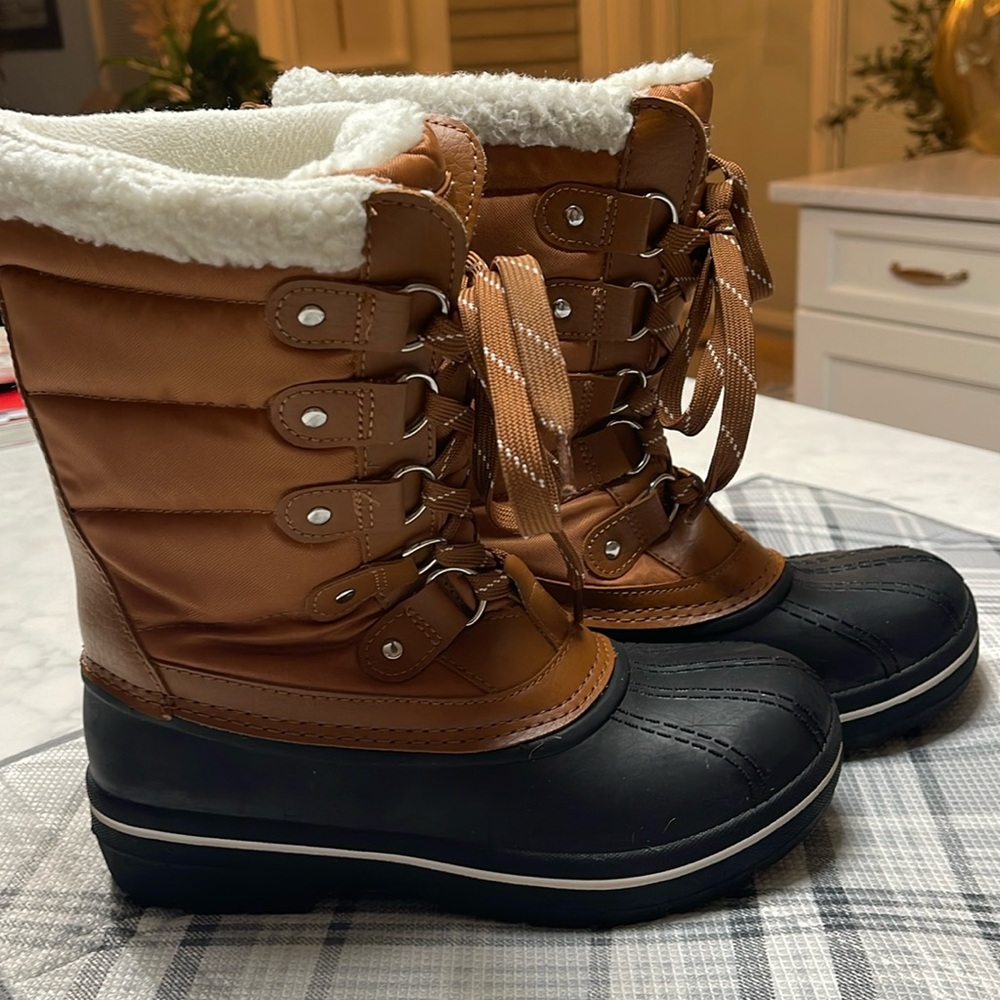 NWOT Dicks Sporting Goods snowboots